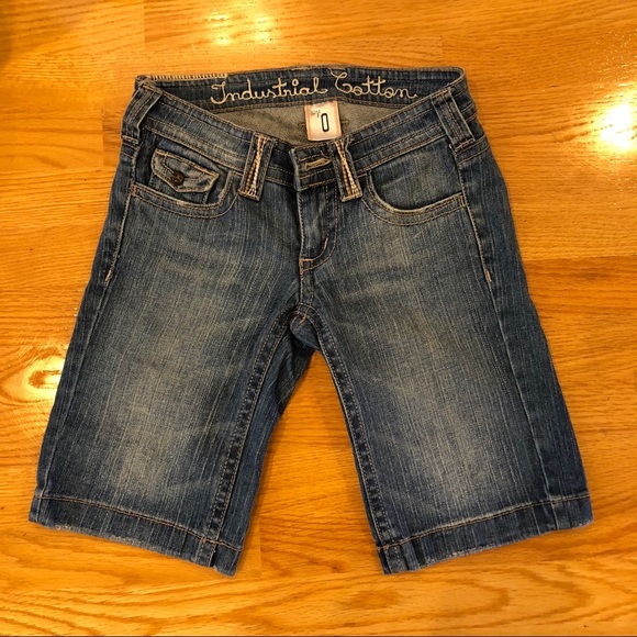 Size 0 Thigh Length Jean Shorts - Picture 1 of 3